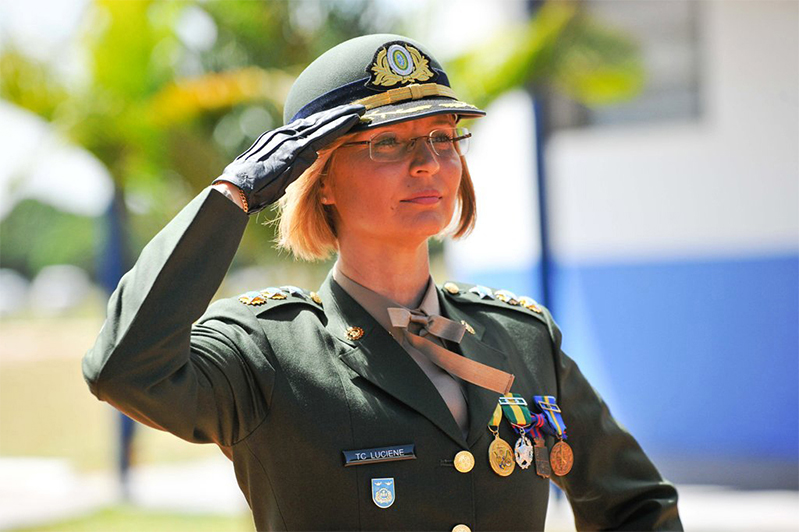 Mulheres podem chegar a general e comandar tropas do Exército - O